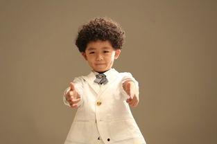 吕云骢的父母是明星吗