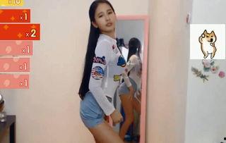 没有衣服的女主播主播