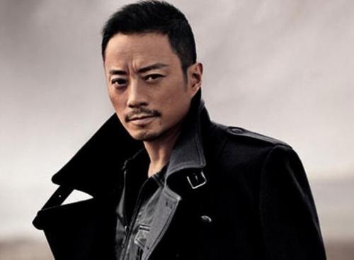 外国硬汉形象男演员,揭秘外国硬汉形象男演员的银幕魅力